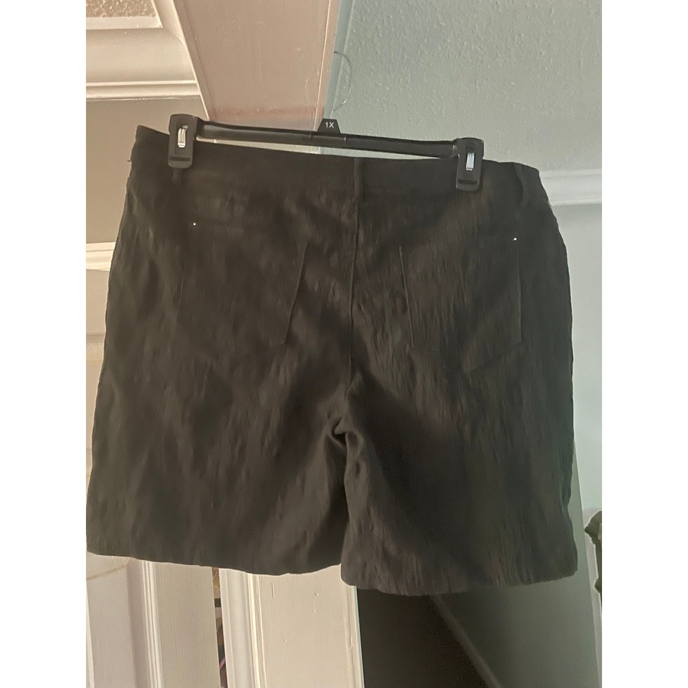 Simply Vera Wang black textured floral shorts, size 16 womens